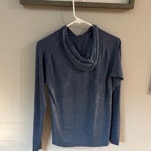 Men’s long sleeve swiftly with hood size xsmall